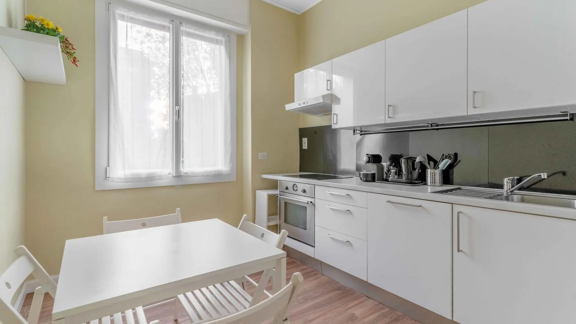Green House San Siro M5 2 Camere Netflix Milan 0*,  Italy